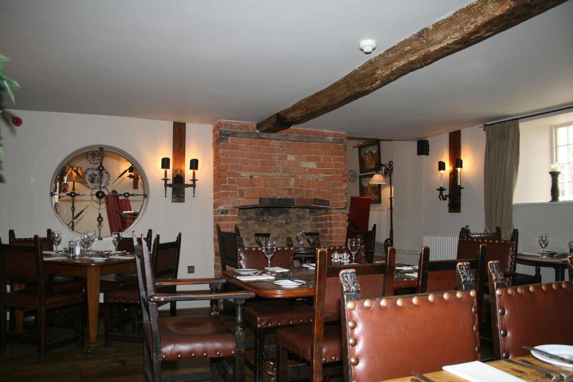 Queens Head Inn Nassington Экстерьер фото
