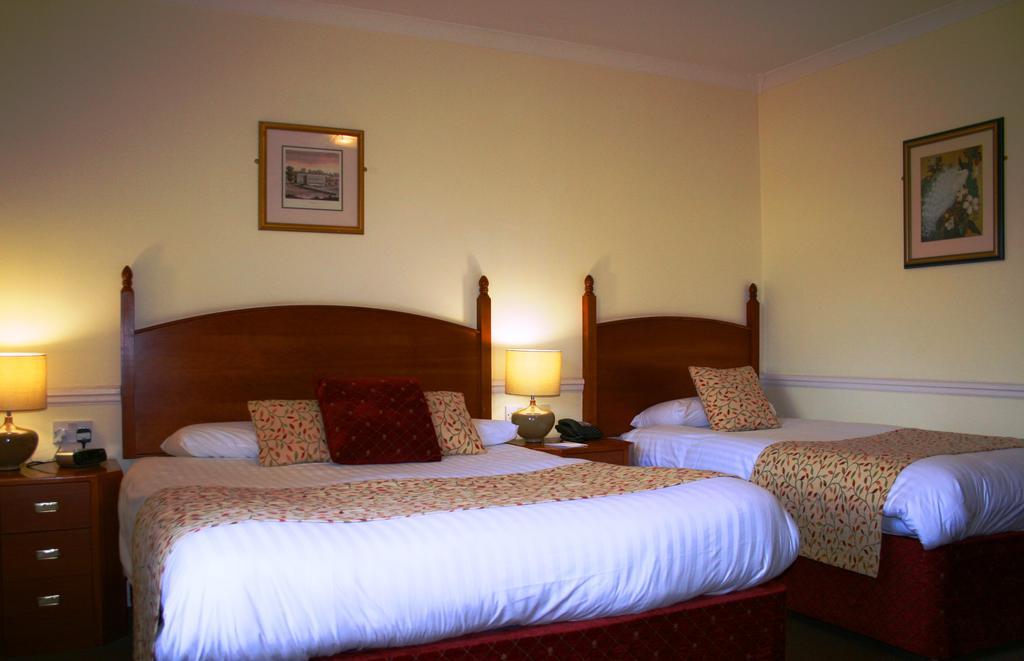 Queens Head Inn Nassington Экстерьер фото