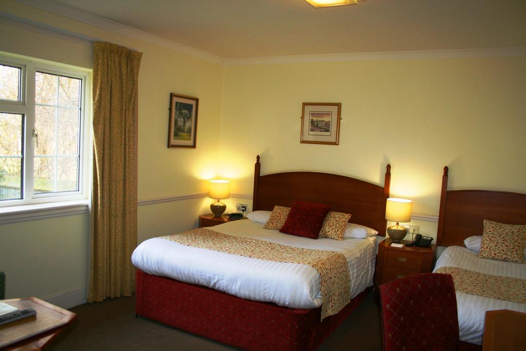 Queens Head Inn Nassington Экстерьер фото