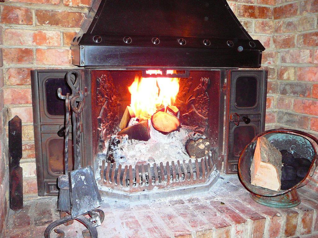 Queens Head Inn Nassington Экстерьер фото