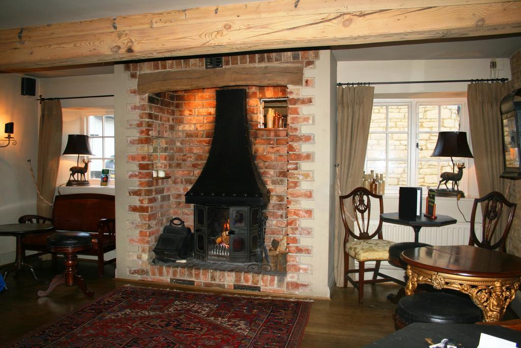 Queens Head Inn Nassington Экстерьер фото