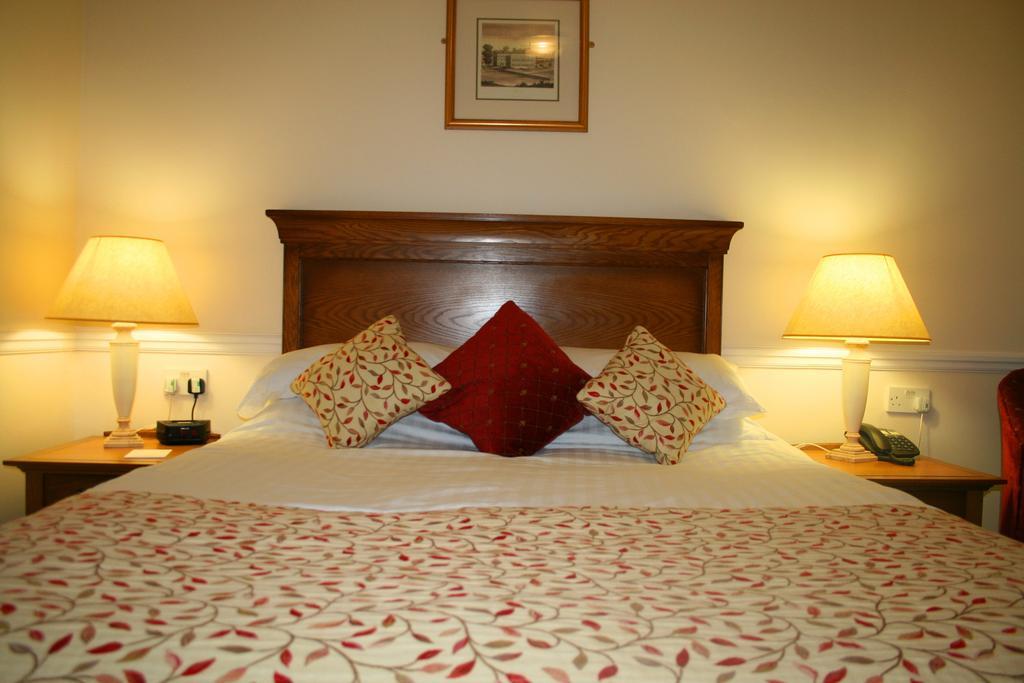 Queens Head Inn Nassington Экстерьер фото