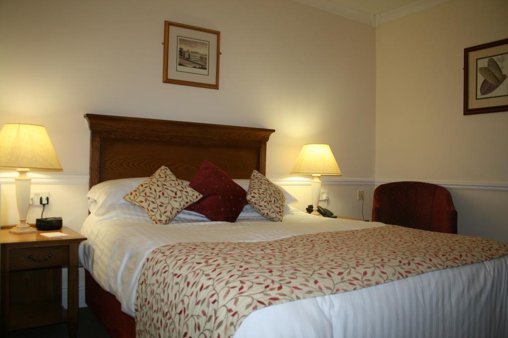Queens Head Inn Nassington Экстерьер фото