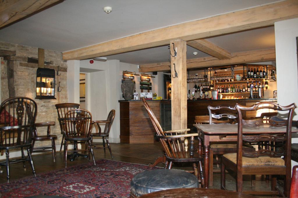Queens Head Inn Nassington Экстерьер фото